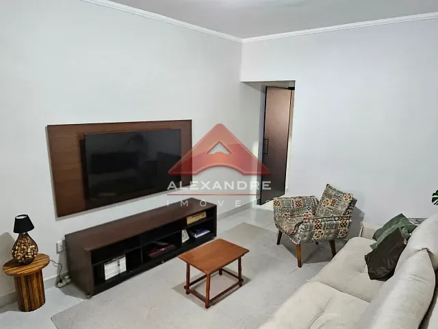 Casa 3 quartos e 2 banheiros, à venda, no bairro Jardim Ismênia em São José dos Campos