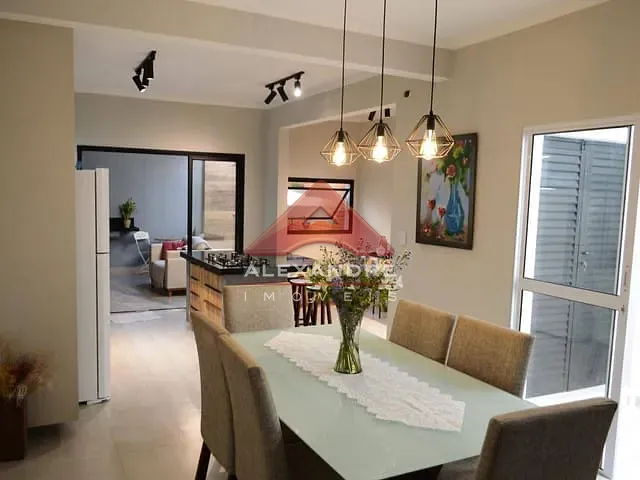Casa 3 quartos e 2 banheiros, à venda, no bairro Jardim Ismênia em São José dos Campos