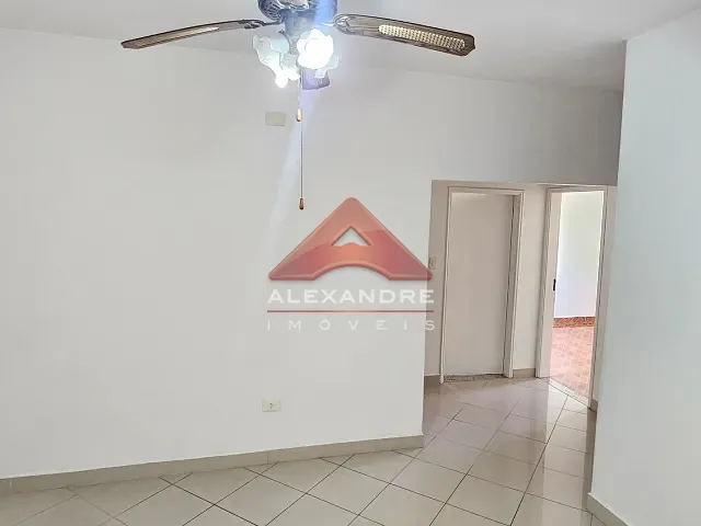 Casa 3 quartos e 2 banheiros, à venda, no bairro Jardim Valparaíba em São José dos Campos