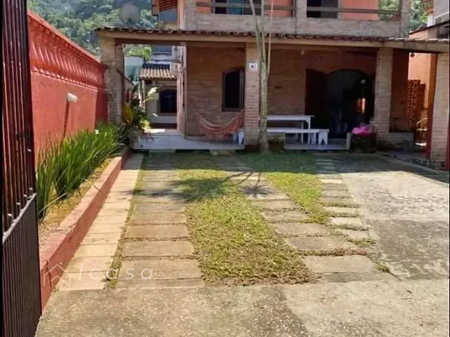Casa com 300m² 5 quartos e 3 banheiros, à venda, no bairro Lázaro (Praia Domingos Dias) em Ubatuba