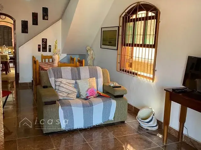Casa com 300m² 5 quartos e 3 banheiros, à venda, no bairro Lázaro (Praia Domingos Dias) em Ubatuba