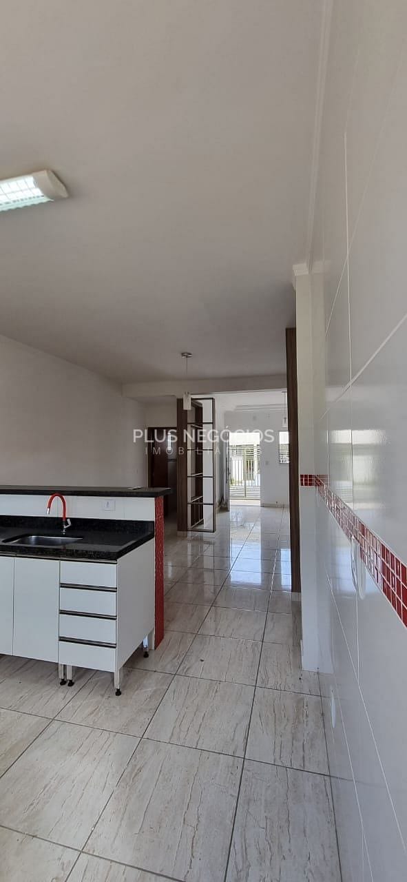 Casa à venda com 2 quartos, 112m² - Foto 2