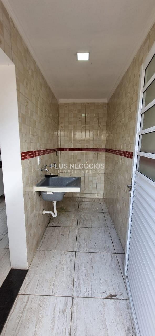 Casa à venda com 2 quartos, 112m² - Foto 4