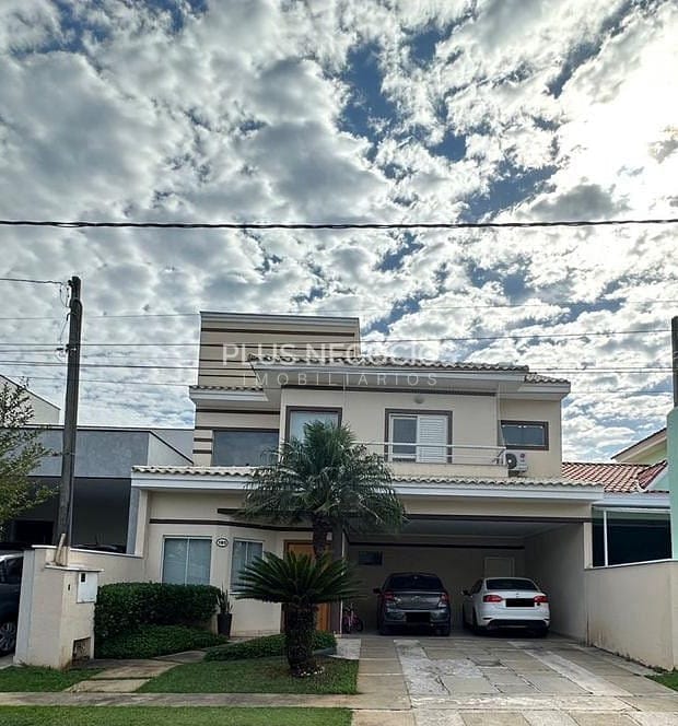 Casa à venda com 3 quartos, 244m² - Foto 1