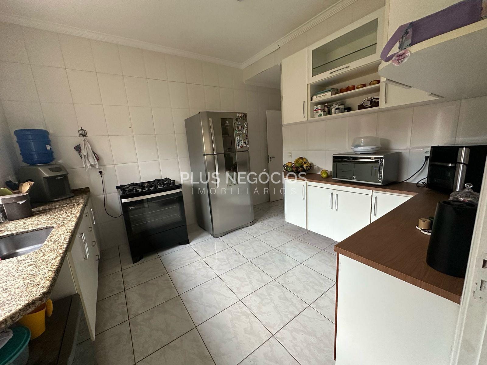 Casa à venda com 3 quartos, 244m² - Foto 7