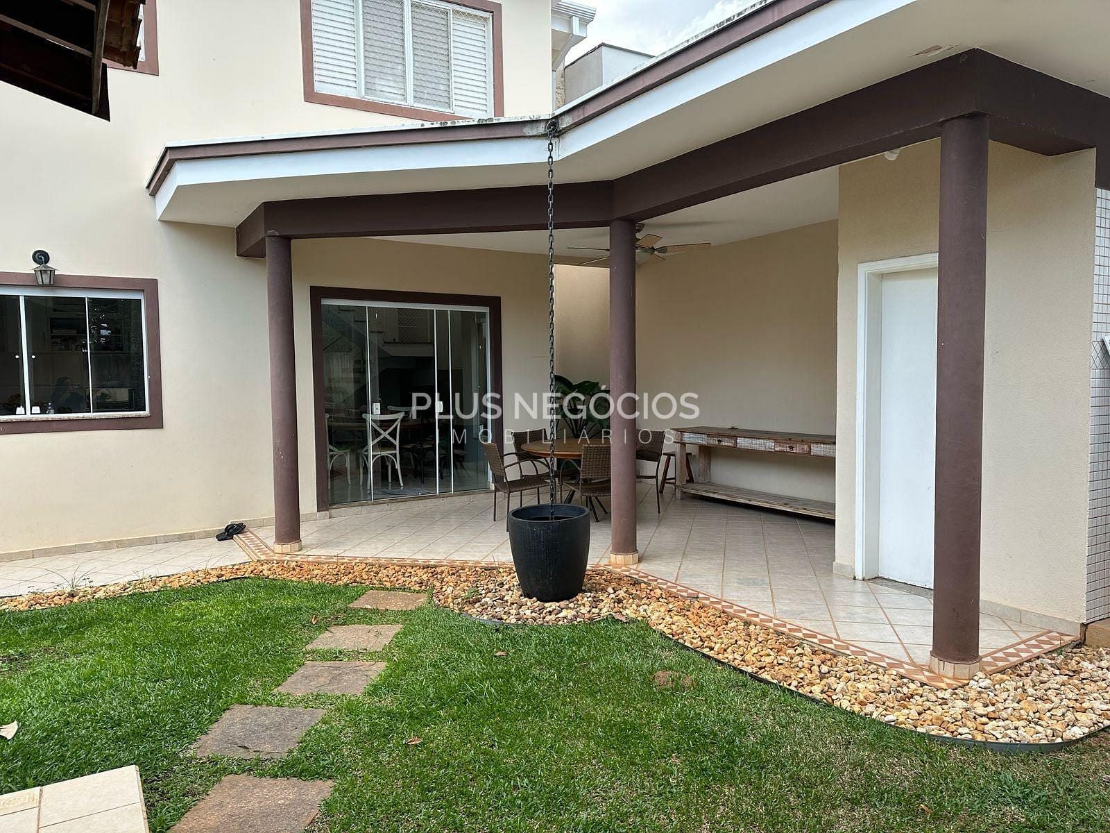 Casa à venda com 3 quartos, 244m² - Foto 10