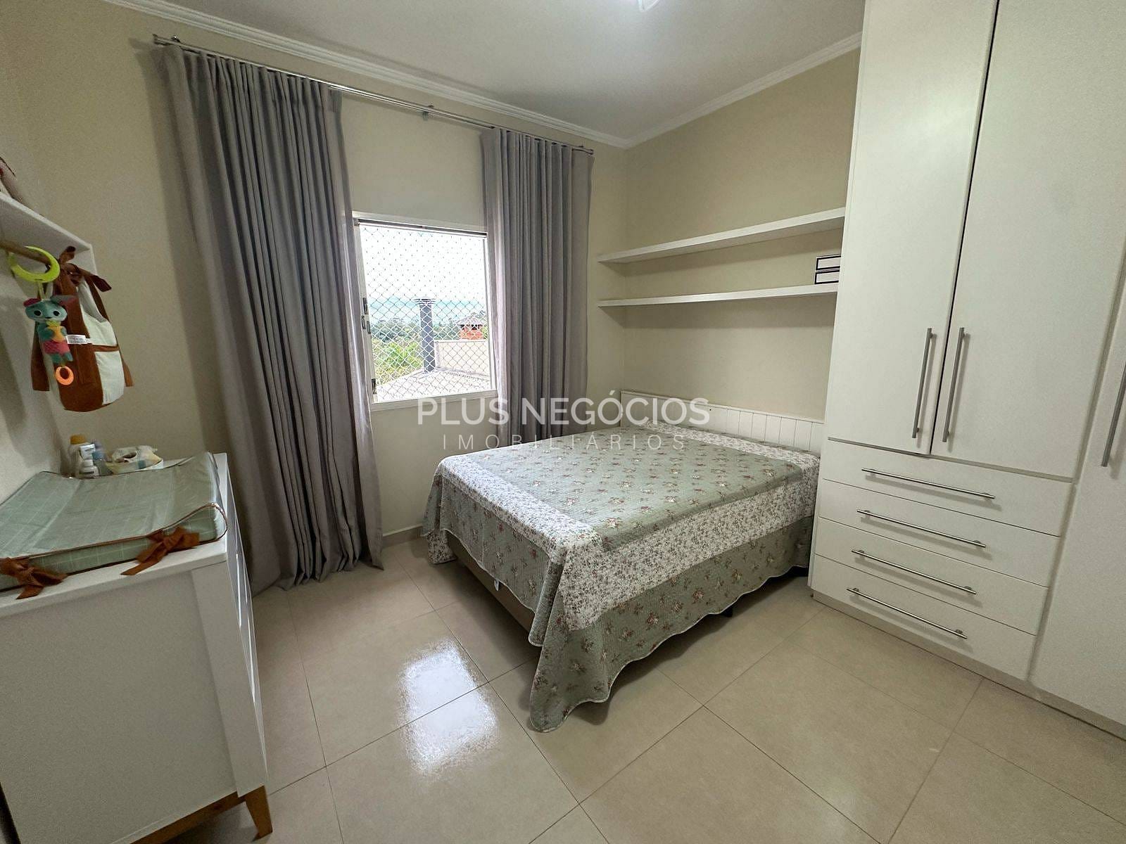 Casa à venda com 3 quartos, 244m² - Foto 12