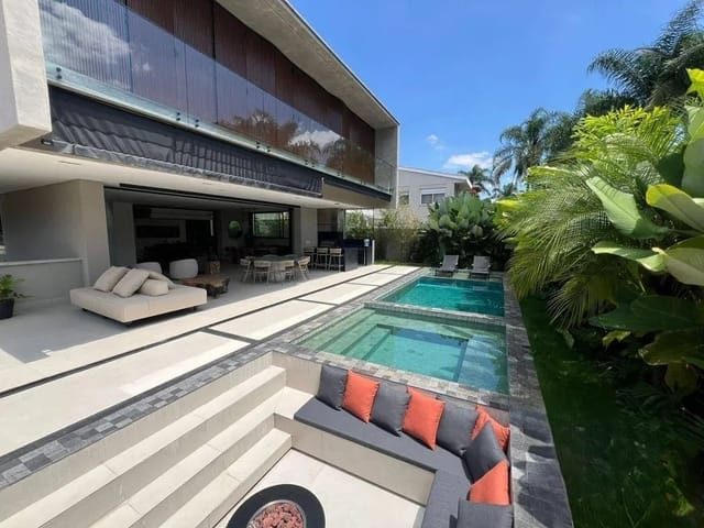 Casa com 560m² 4 quartos e 6 banheiros, à venda, no bairro Alphaville Residencial Um em Barueri