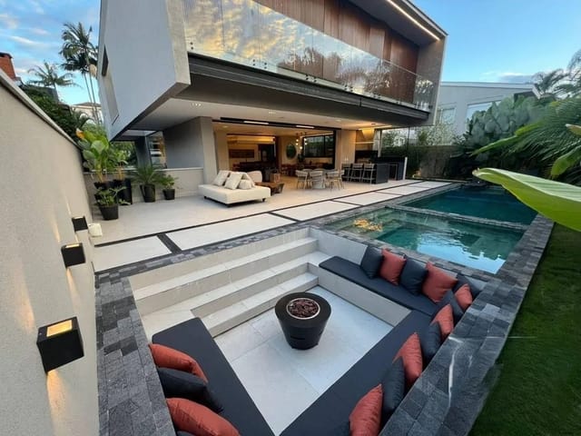 Casa com 560m² 4 quartos e 6 banheiros, à venda, no bairro Alphaville Residencial Um em Barueri