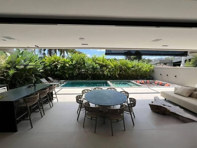 Casa com 560m² 4 quartos e 6 banheiros, à venda, no bairro Alphaville Residencial Um em Barueri