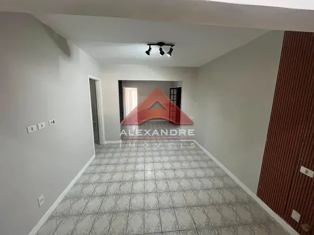 Casa 4 quartos e 2 banheiros, à venda, no bairro Jardim da Granja em São José dos Campos
