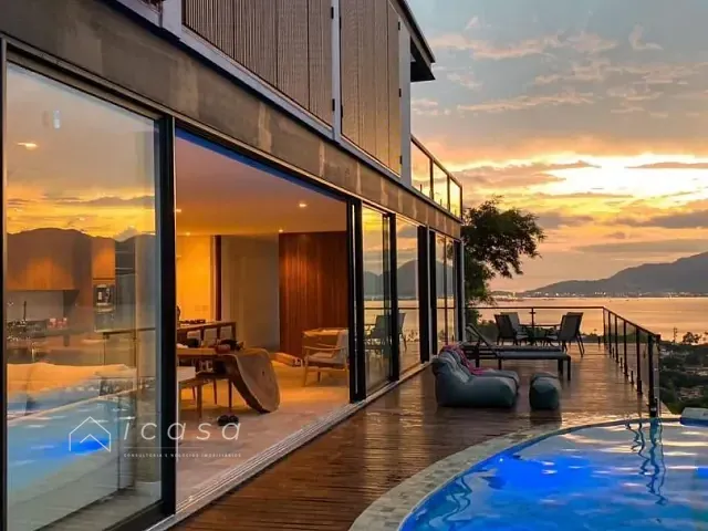 Casa com 920m² 4 quartos e 5 banheiros, à venda, no bairro Barreiro em Ilhabela