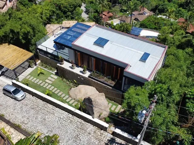 Casa com 920m² 4 quartos e 5 banheiros, à venda, no bairro Barreiro em Ilhabela