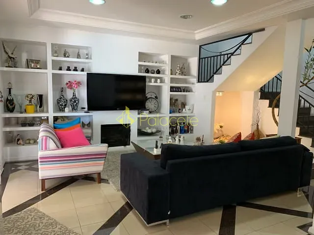 Casa com 580m² 3 quartos e 6 banheiros, à venda, no bairro Parque Esperança em Taubaté