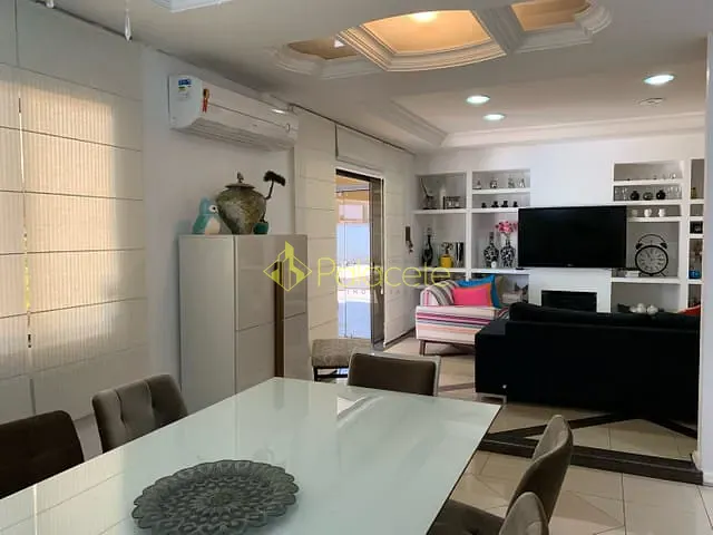 Casa com 580m² 3 quartos e 6 banheiros, à venda, no bairro Parque Esperança em Taubaté