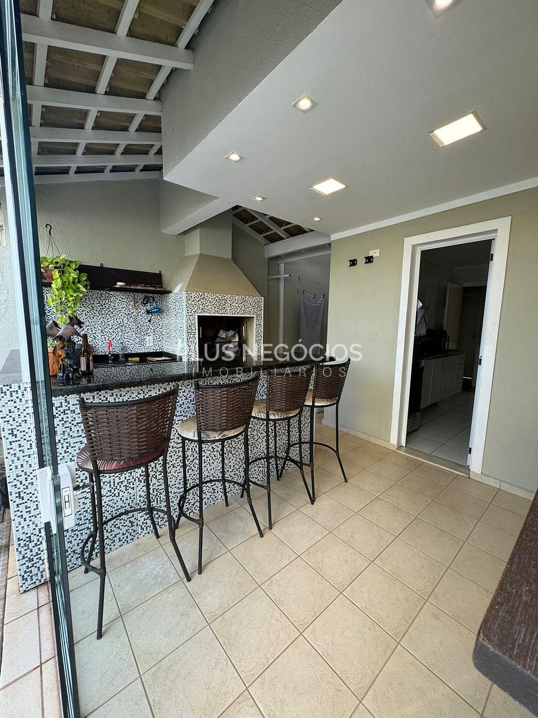 Casa à venda com 2 quartos, 95m² - Foto 5