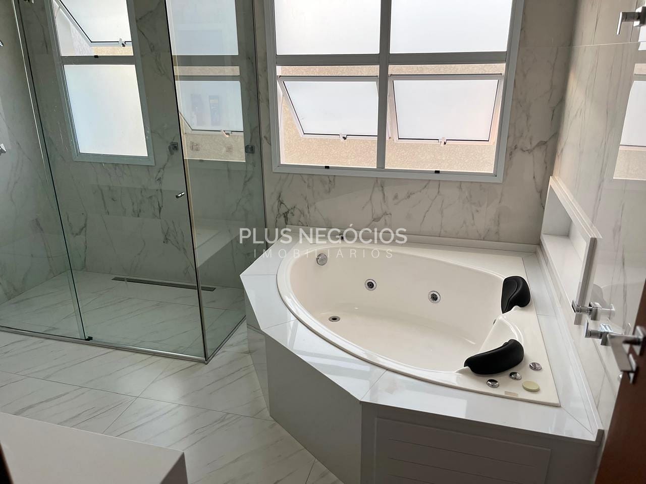 Casa à venda com 3 quartos, 318m² - Foto 6
