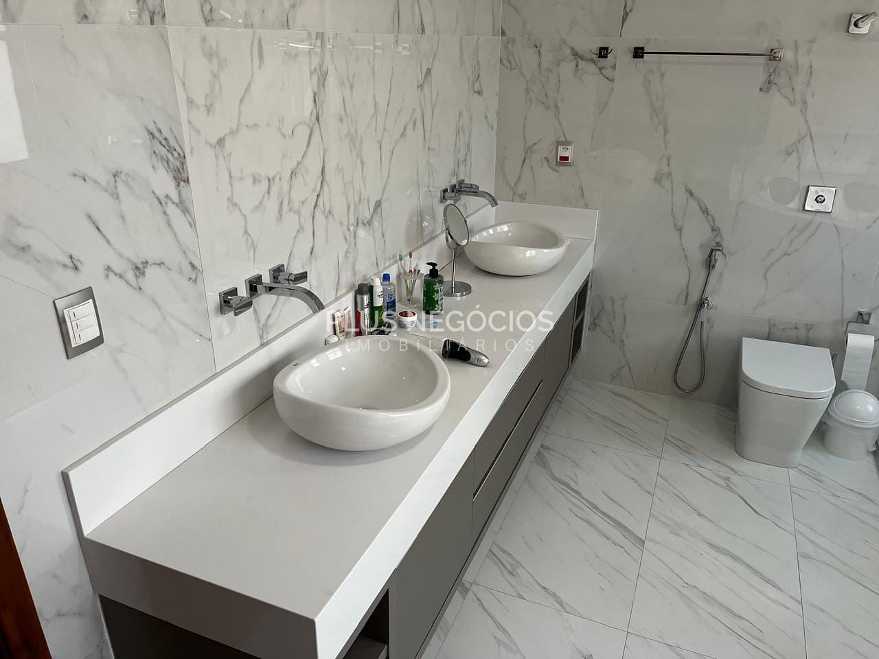 Casa à venda com 3 quartos, 318m² - Foto 10