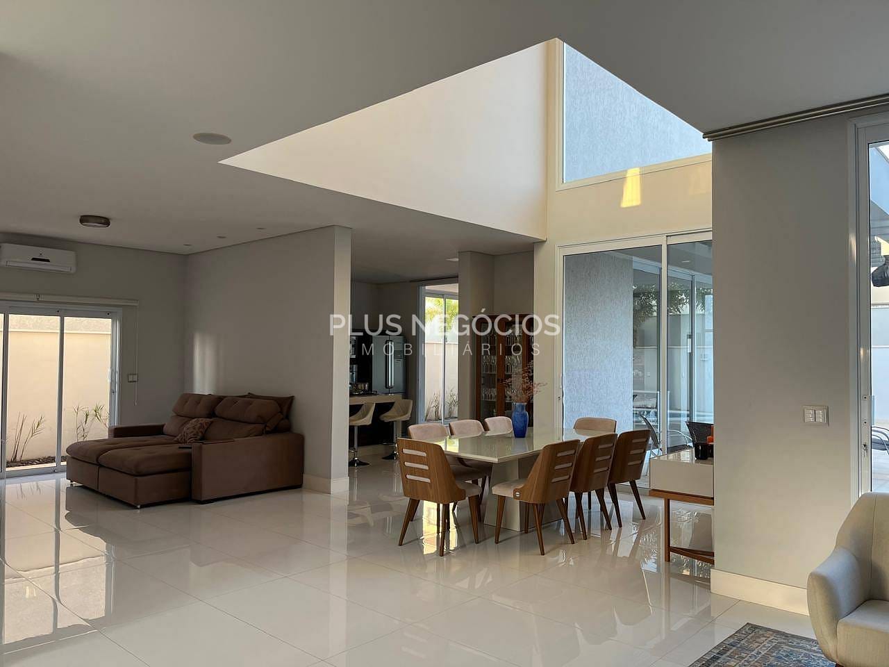 Casa à venda com 3 quartos, 318m² - Foto 8