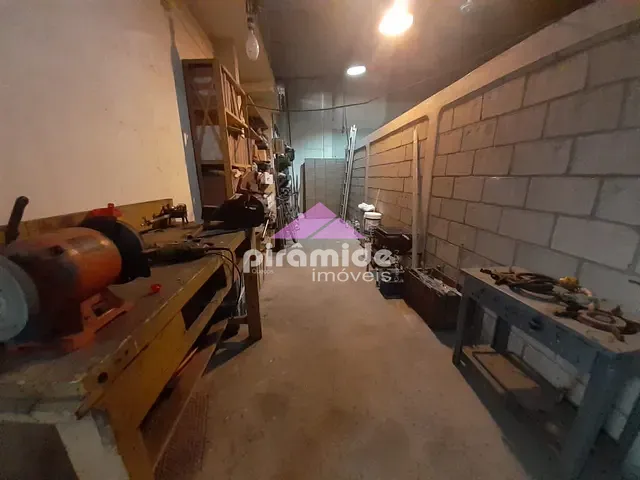Casa com 300m², à venda, no bairro Vila Industrial em São José dos Campos