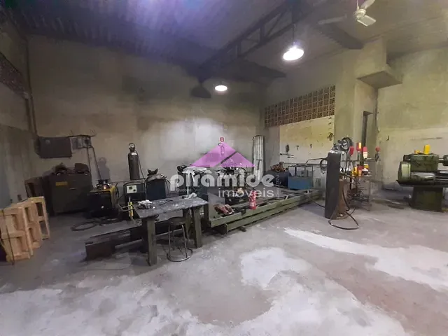 Casa com 300m², à venda, no bairro Vila Industrial em São José dos Campos