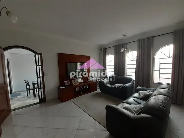 Casa com 300m², à venda, no bairro Vila Industrial em São José dos Campos