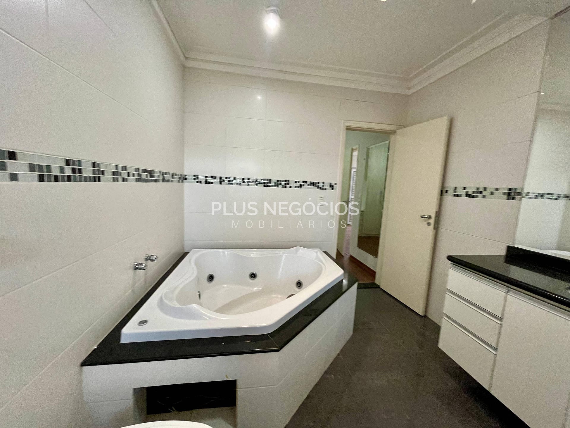 Casa à venda com 3 quartos, 291m² - Foto 25