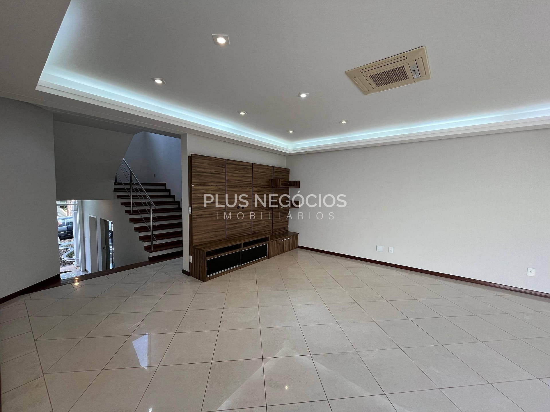 Casa à venda com 3 quartos, 291m² - Foto 4
