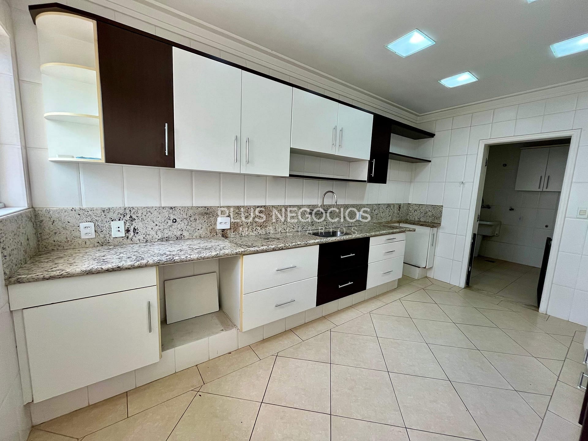 Casa à venda com 3 quartos, 291m² - Foto 6
