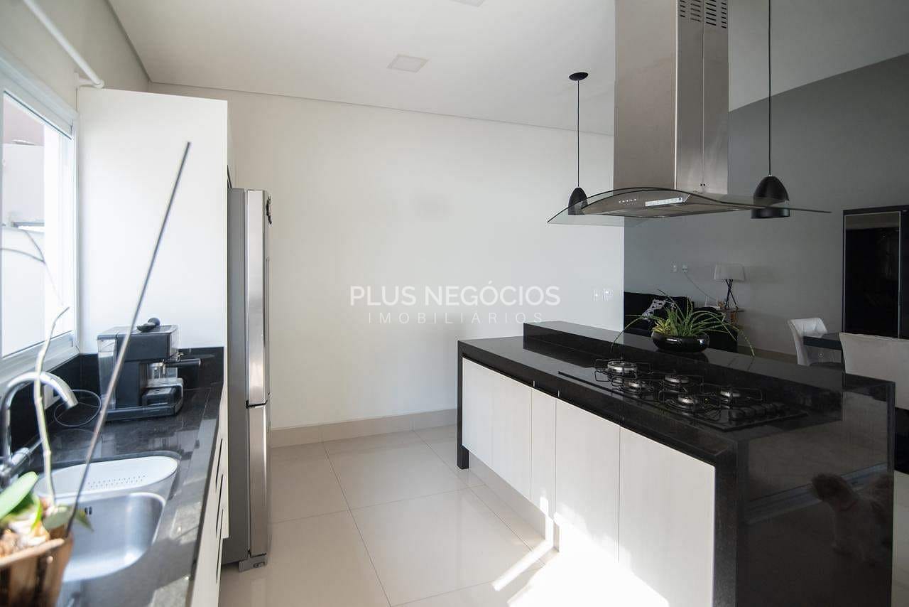 Casa à venda com 3 quartos, 323m² - Foto 10