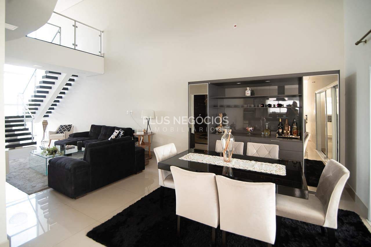 Casa à venda com 3 quartos, 323m² - Foto 8