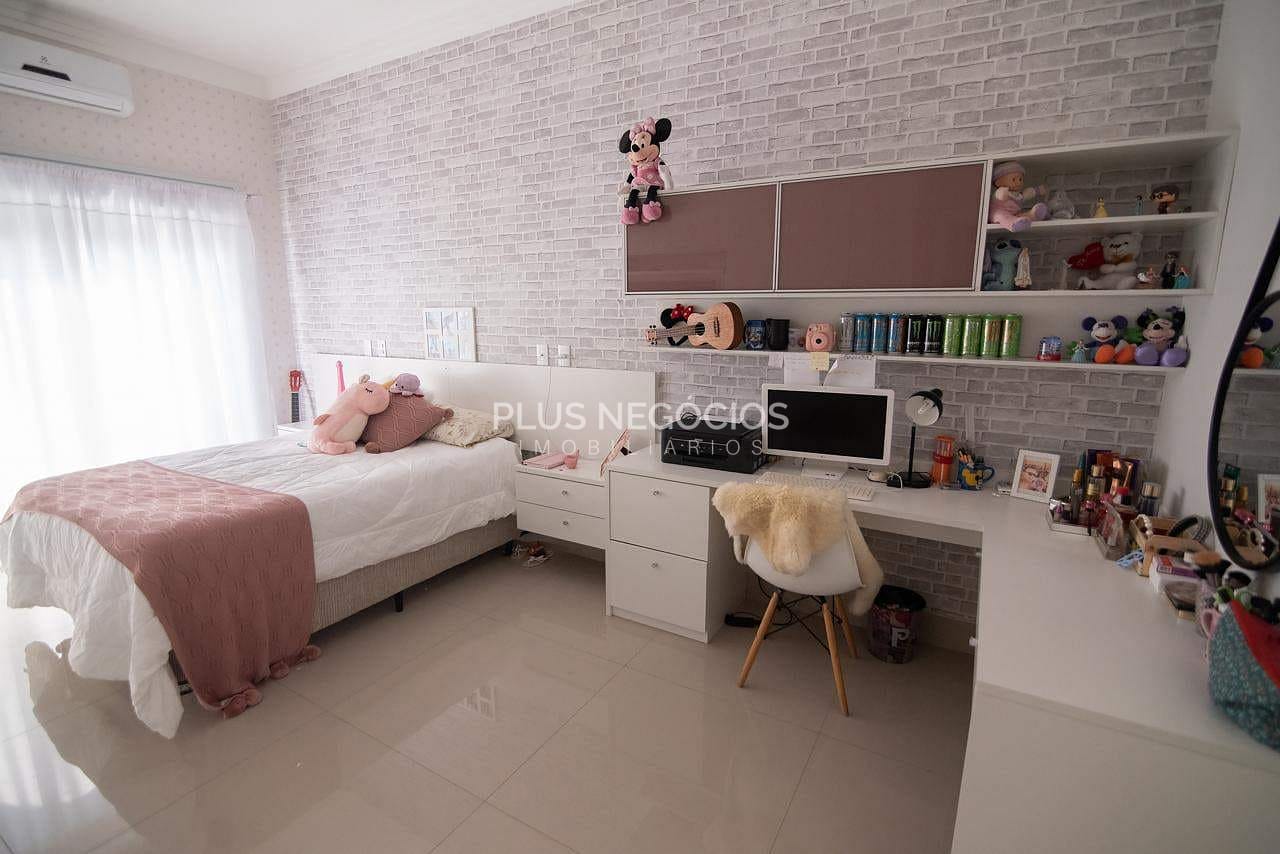 Casa à venda com 3 quartos, 323m² - Foto 29