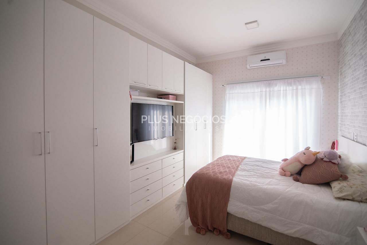 Casa à venda com 3 quartos, 323m² - Foto 30