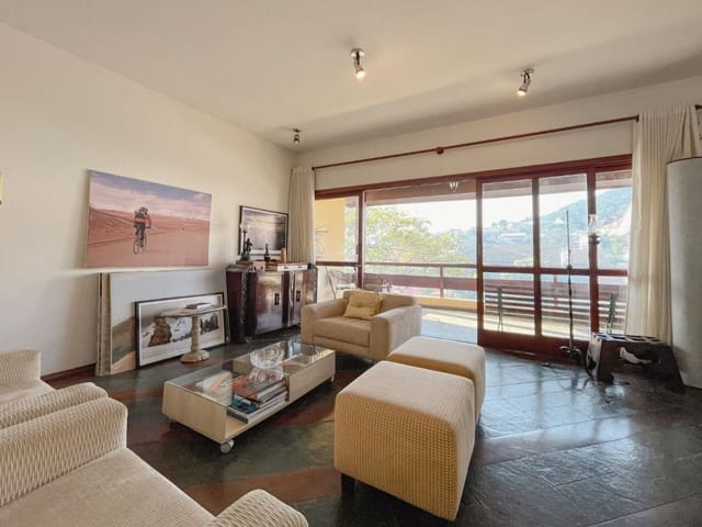 Casa com 360m² 4 quartos e 4 banheiros, à venda, no bairro Alphaville em Santana de Parnaíba