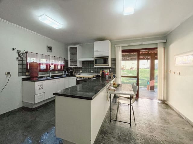 Casa com 360m² 4 quartos e 4 banheiros, à venda, no bairro Alphaville em Santana de Parnaíba