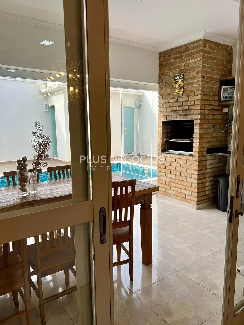 Casa, 3 quartos, 199 m² - Foto 1