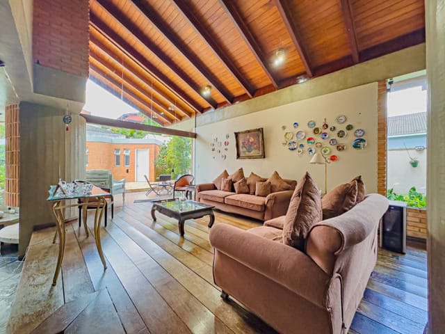 Casa com 420m² 3 quartos e 5 banheiros, à venda, no bairro Alphaville em Santana de Parnaíba