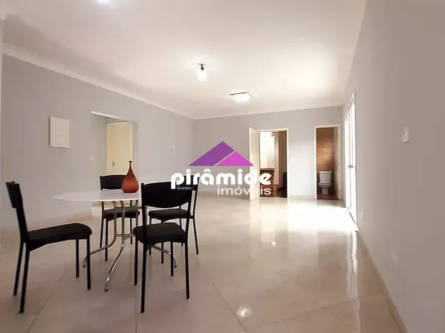 Casa com 300m² 6 quartos e 2 banheiros, à venda, no bairro Condomínio Terras do Vale em Caçapava