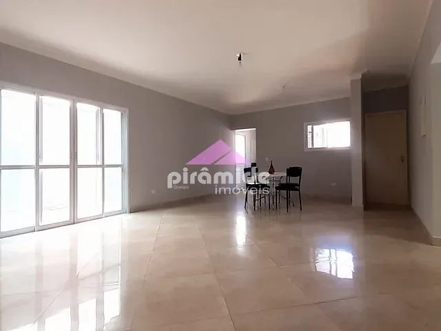 Casa com 300m² 6 quartos e 2 banheiros, à venda, no bairro Condomínio Terras do Vale em Caçapava