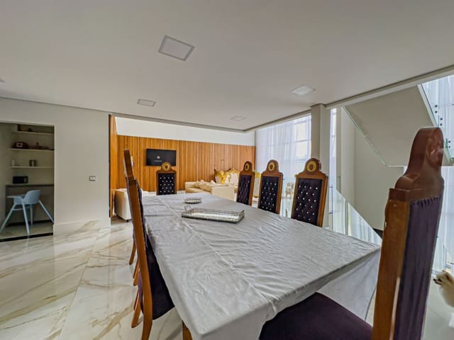 Casa com 420m² 4 quartos e 6 banheiros, à venda, no bairro Colinas da Anhangüera em Santana de Parnaíba