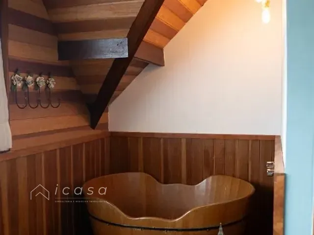Casa com 1352m² 5 quartos e 7 banheiros, à venda, no bairro Vila Abernéssia em Campos do Jordão