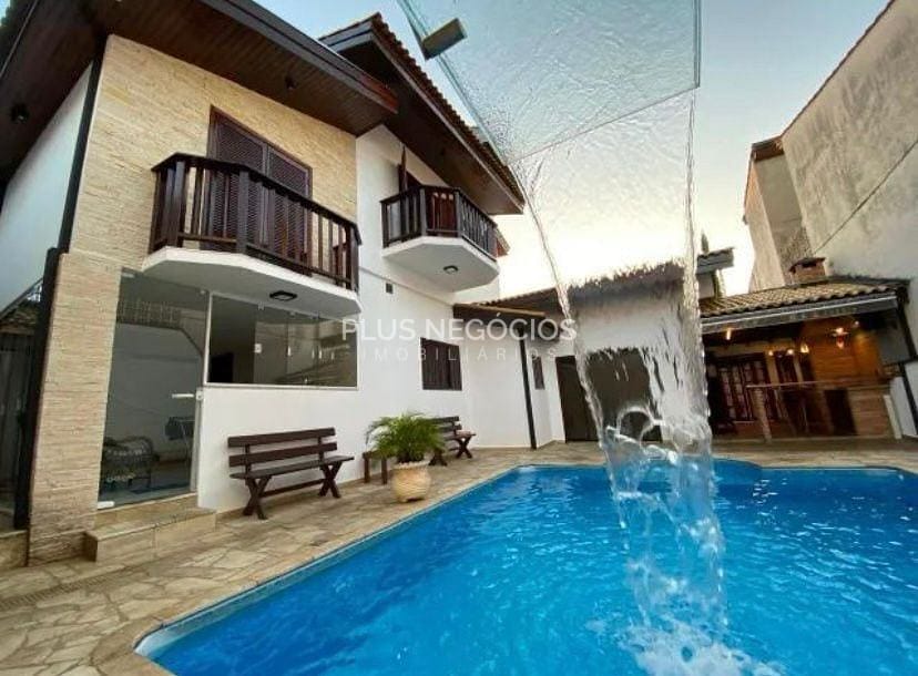 Casa à venda com 3 quartos, 340m² - Foto 2