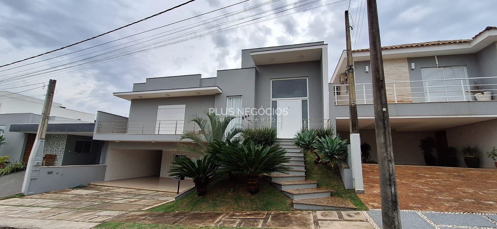 Casa para alugar com 3 quartos, 256m² - Foto 1