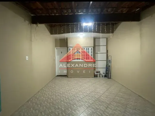 Casa 2 quartos e 2 banheiros, à venda, no bairro Vila Industrial em São José dos Campos