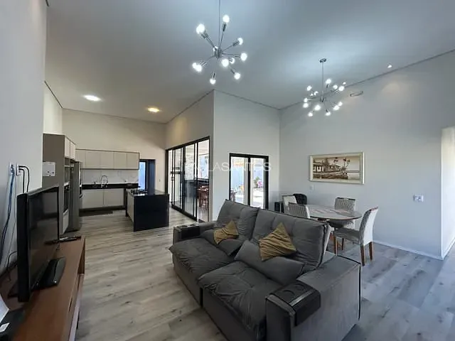 Casa 3 quartos e 5 banheiros, à venda, no bairro Araçoaibinha em Araçoiaba da Serra