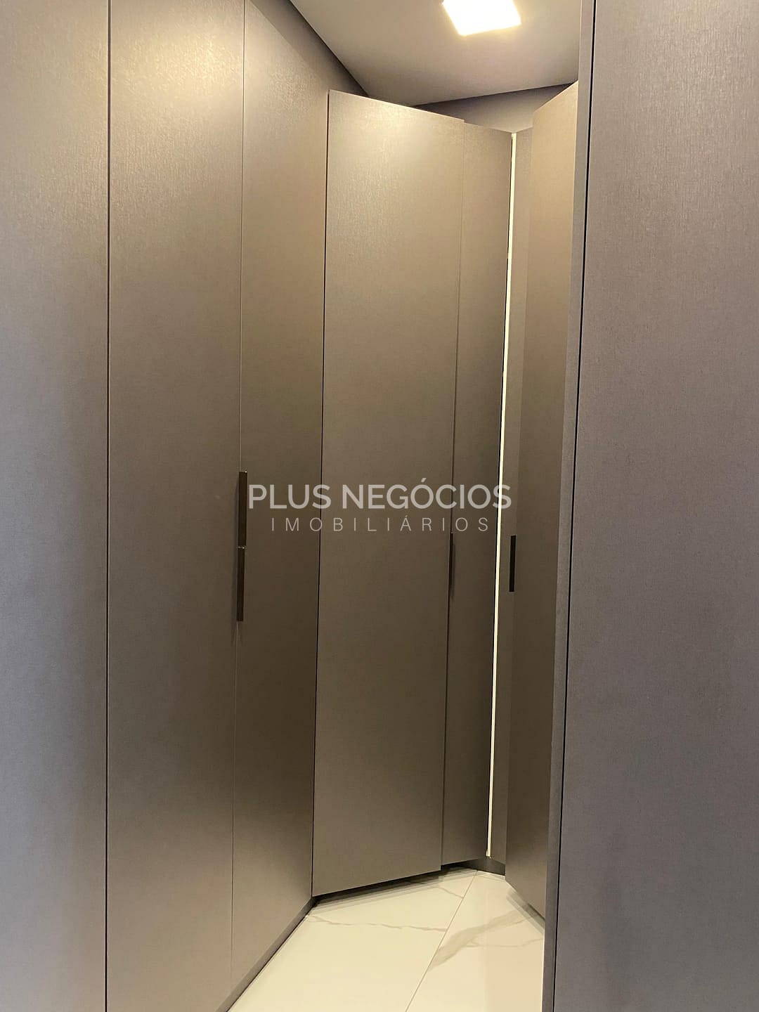 Casa à venda e aluguel com 3 quartos, 330m² - Foto 30