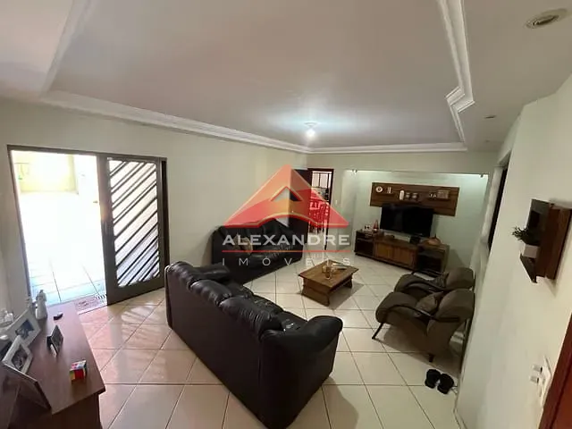 Casa 4 quartos e 3 banheiros, à venda, no bairro Vila Tatetuba em São José dos Campos