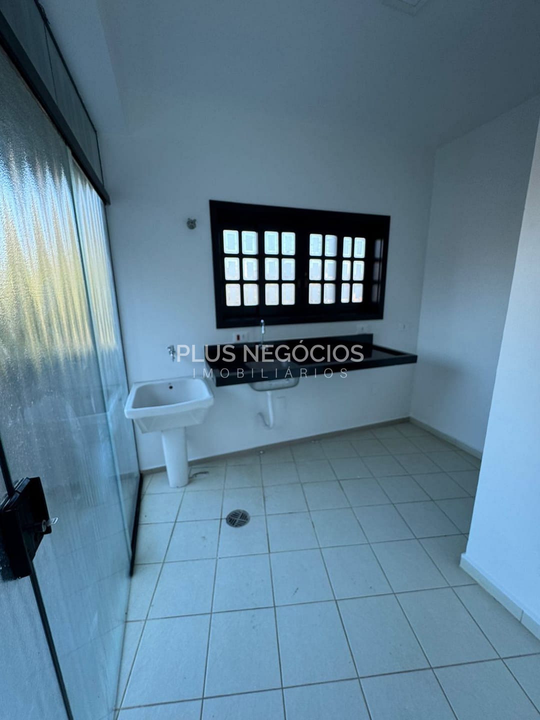 Casa para alugar com 7 quartos, 312m² - Foto 12