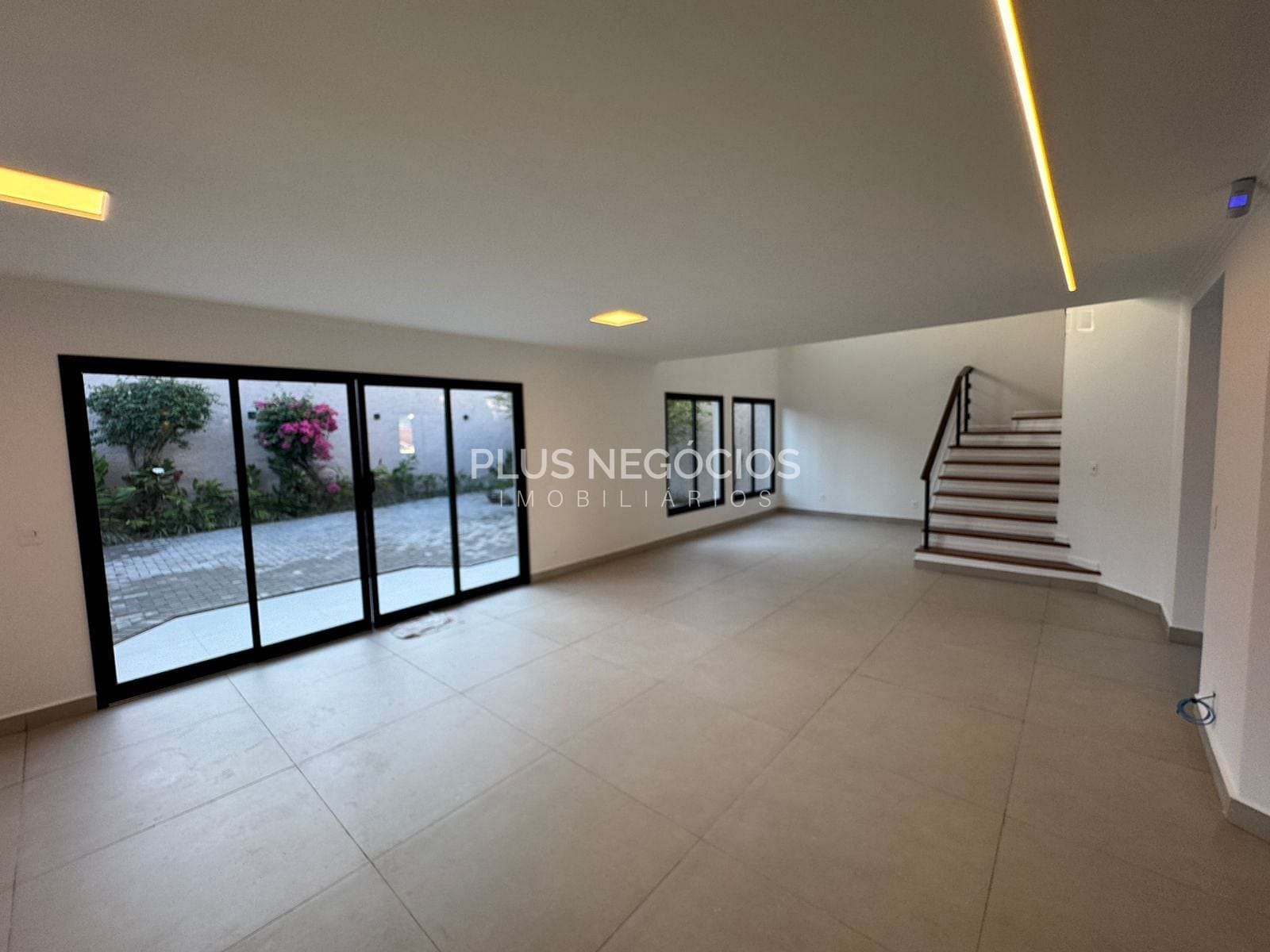 Casa para alugar com 7 quartos, 312m² - Foto 5