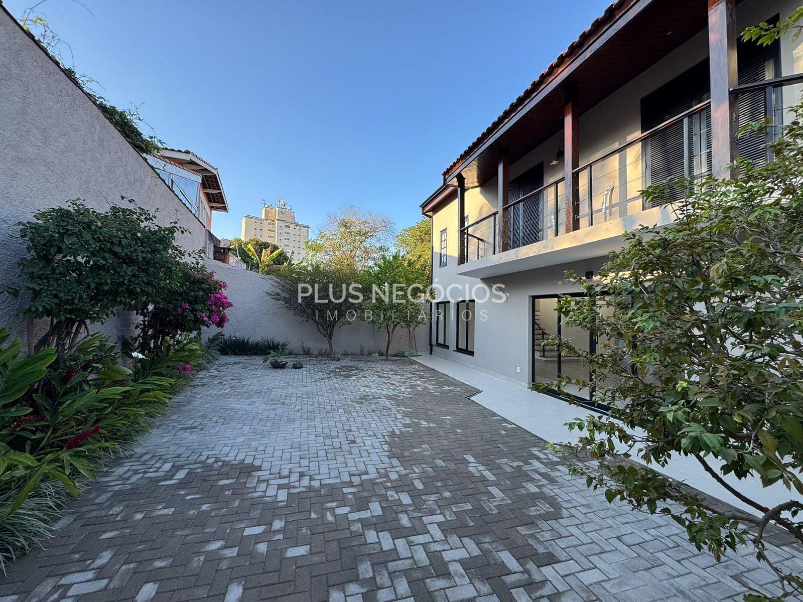 Casa para alugar com 7 quartos, 312m² - Foto 9